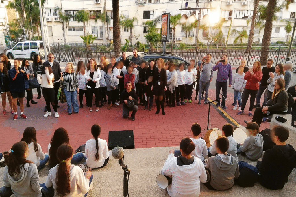 קבוצה דרבוקה לואי חורי אספת קהילה בשקיעה עירונית